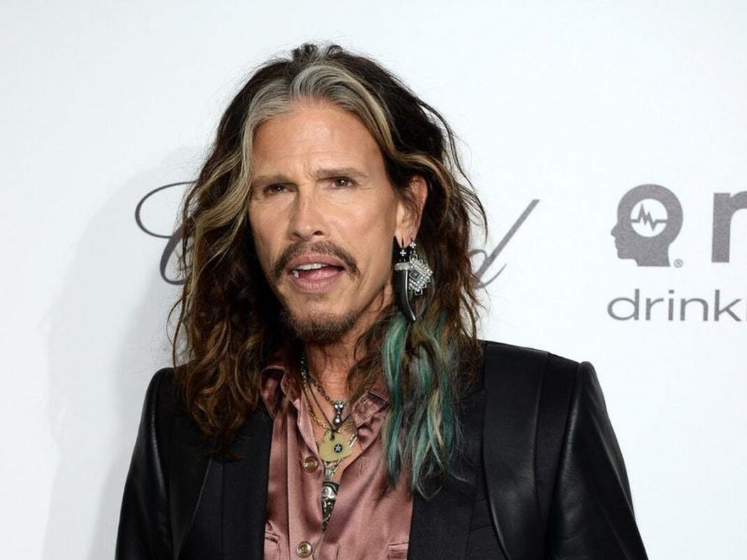 Demandan a vocalista de Aerosmith por agresión sexual