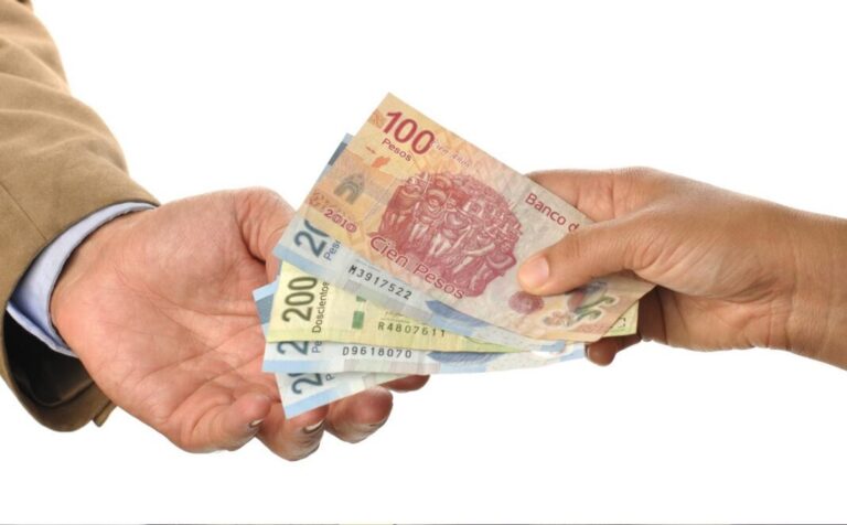SAT logra recaudación récord de 4.9 billones de pesos en 2024