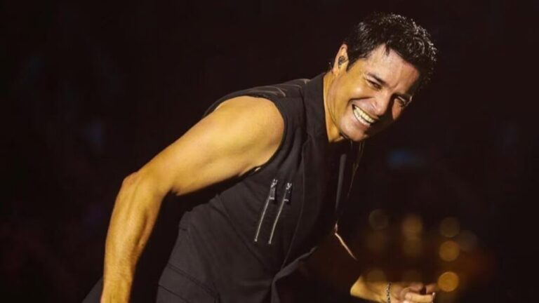 Chayanne hace bailar de nuevo a la CDMX; ofrece concierto en el Palacio de los Deportes