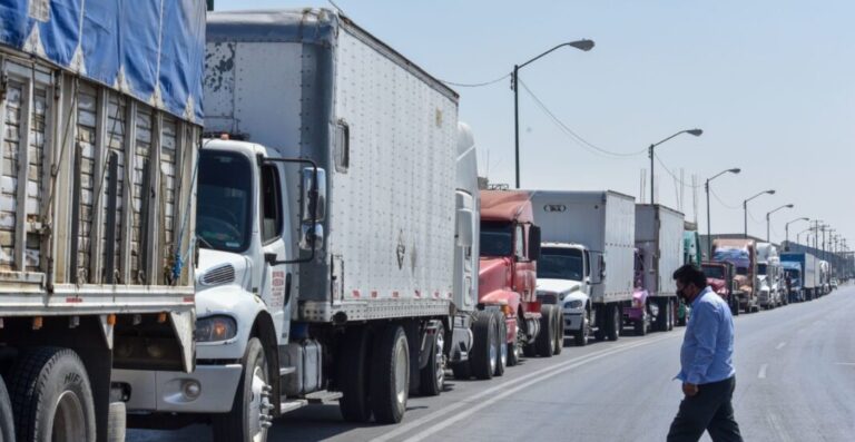 Autotransporte de carga en México ya reporta daños por aranceles ¿A cuánto asciende el impacto?