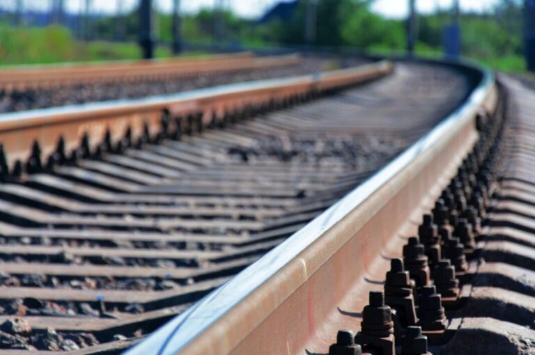 Anuncia gobierno mexicano construcción de mil kilómetros de vías ferroviarias en este 2025