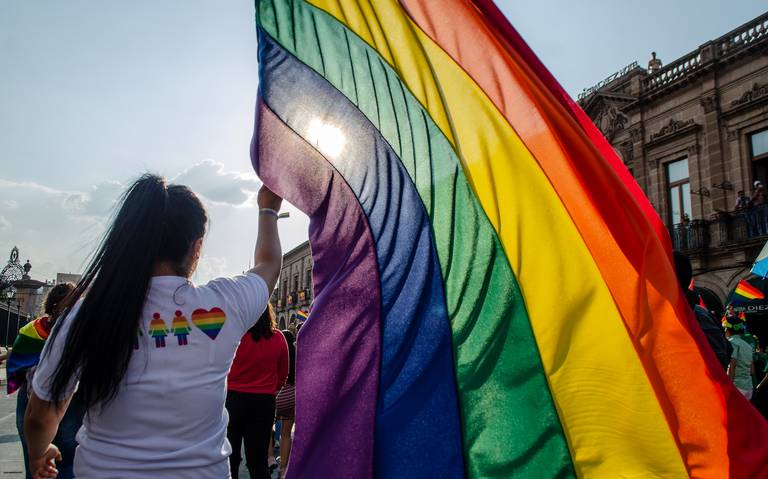 Seguros inclusivos: personas LGBTQ+ pueden designar a parejas como beneficiarias