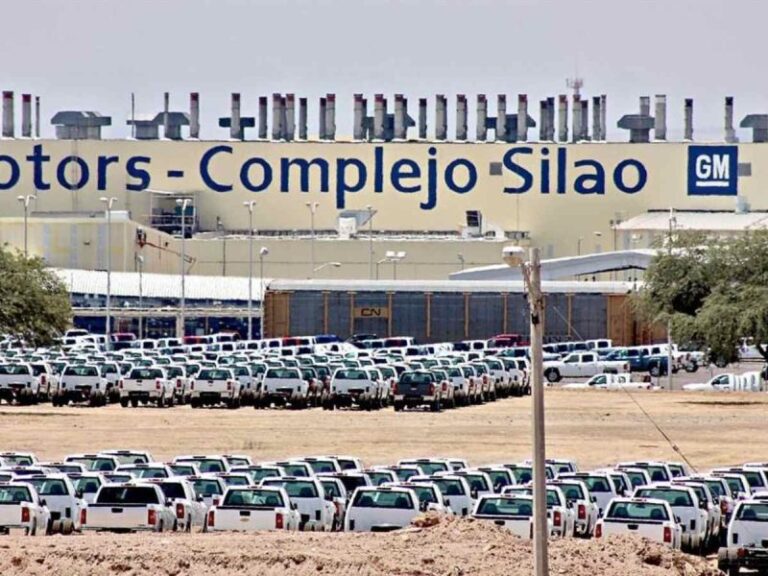 General Motors se queda en México: Ebrard