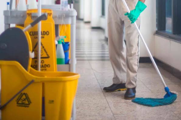 Falta de pagos a proveedores pone en peligro la limpieza en IMSS-Bienestar