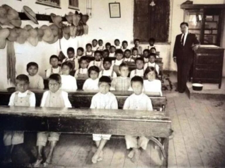 La larga marcha por la educación pública en México / Por  René González y David Toriz