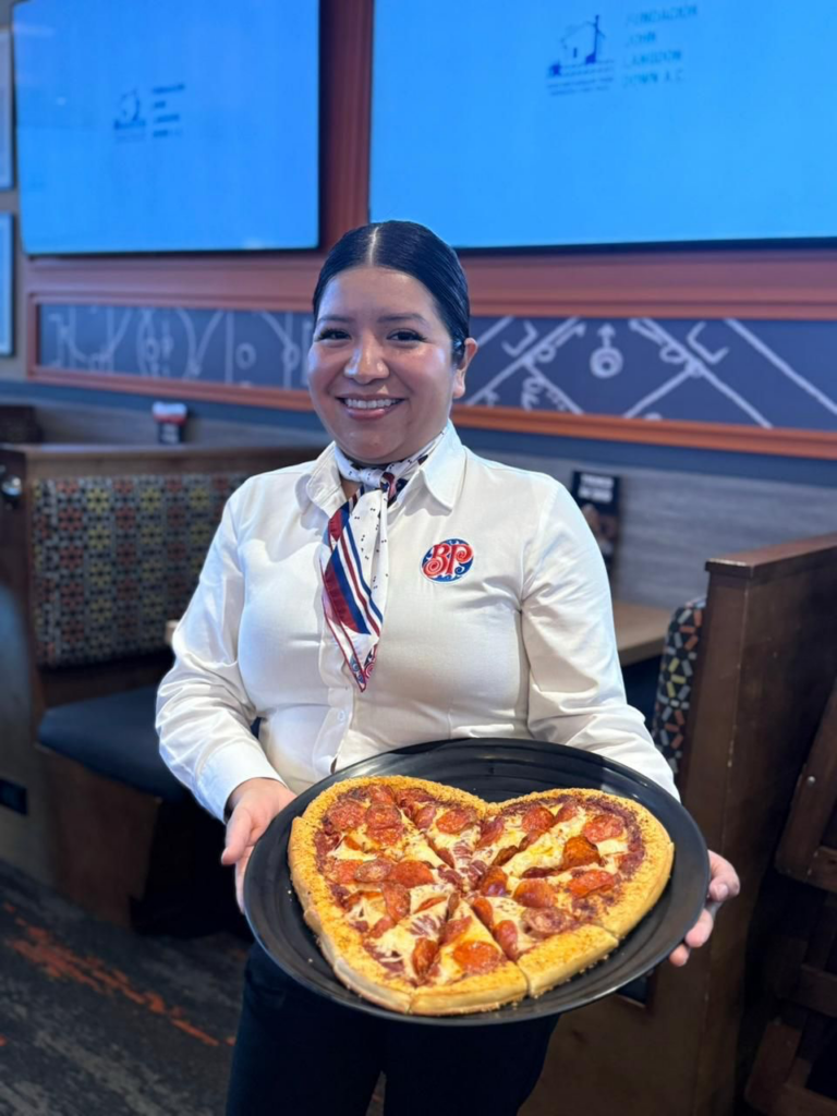 Boston’s Pizza invita a compartir un corazón de oro