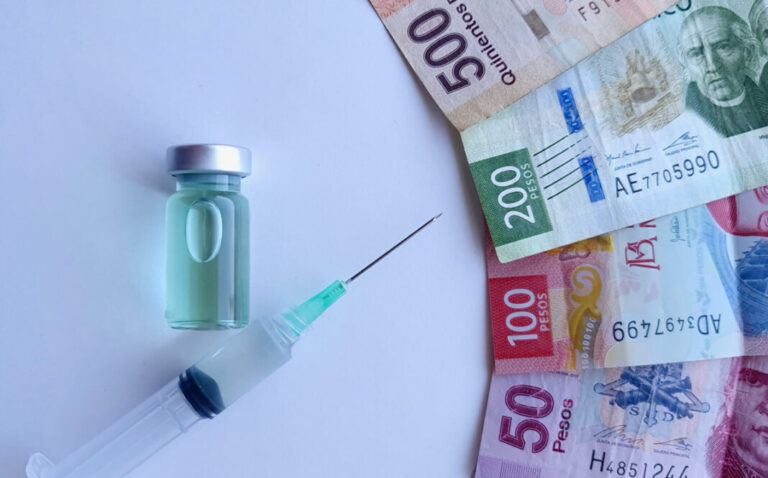 Vacunas que no alcanzan, presupuesto no ejercido y expedientes que no existen / Por Claudia Bolaños