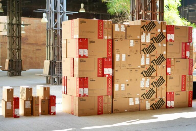 En Oaxaca equipan con tecnología a 262 escuelas