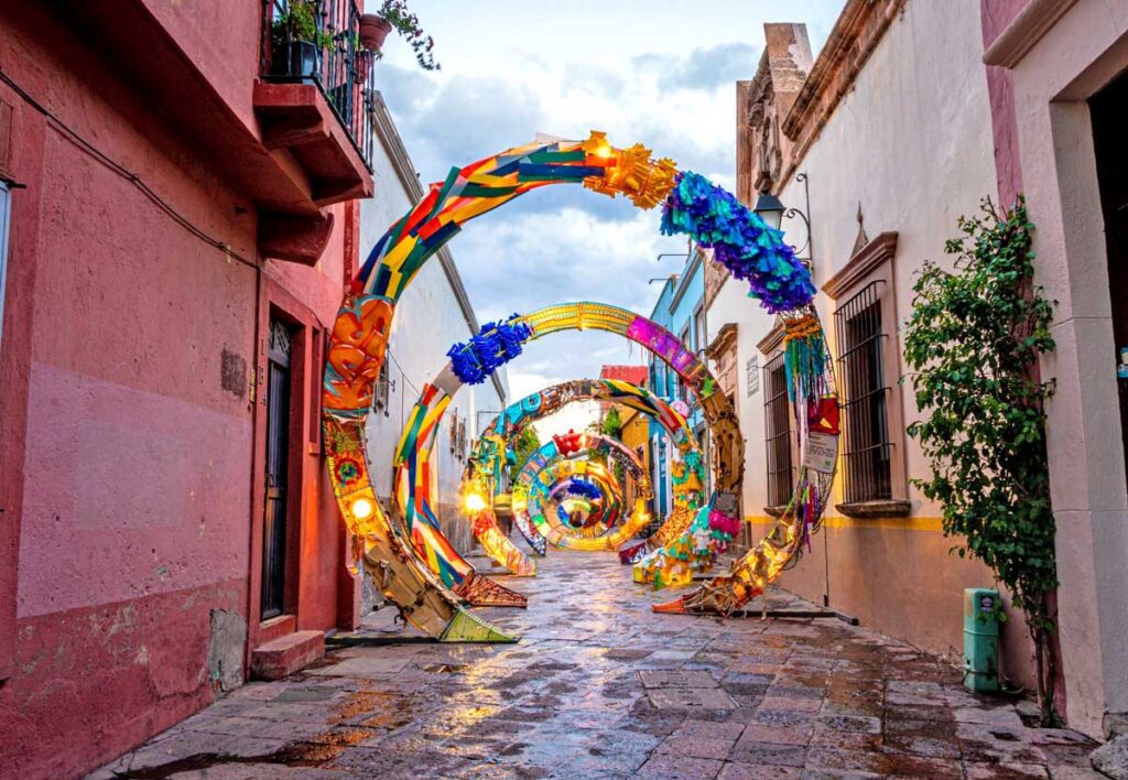qrodigital-turismo-cultural-espectaculo-queretaro-experimental-2023-evento-artistico-cultura-centro-historico-calle-turista-diversion-disfrutar_-1024x708-1