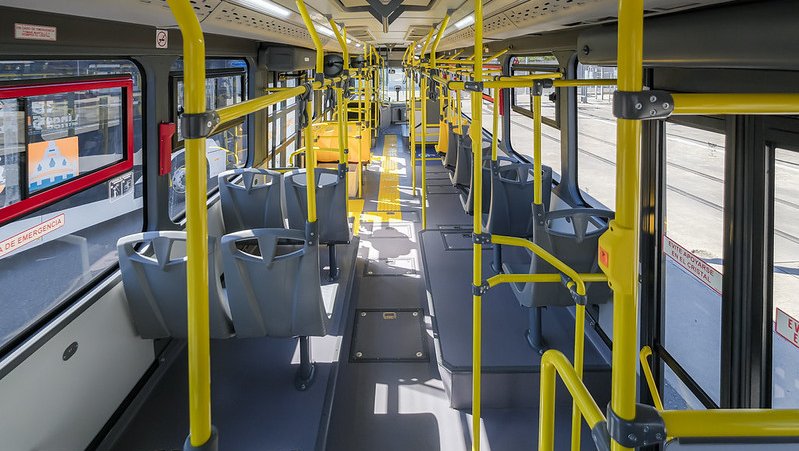 camion-autobus-pasajeros-a