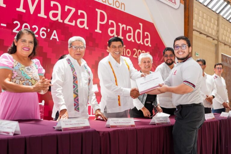 Reconoce Gobierno de Oaxaca a bachilleres con mejores promedios del Cobao