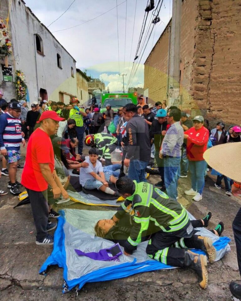 Atienden a personas lesionadas por caída de rayo en Toluca