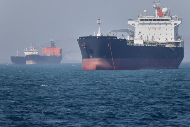 Trump restablece cerco naval a Irán y dice que cobrará 20 % por proteger a buques en Ormuz