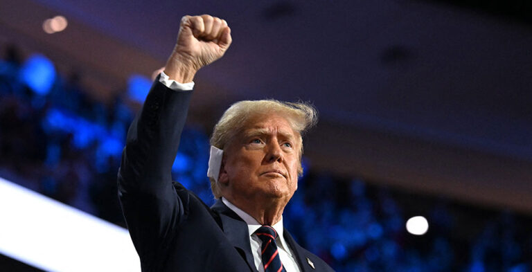 Trump dice que la “desnuclearización” de Irán marcha “bien” a pesar de ataques