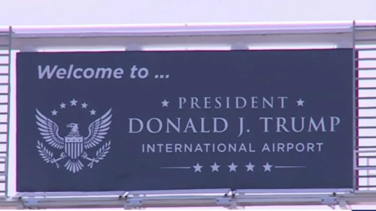 Aeropuerto en Florida cambia de forma oficial su nombre en honor a Donald Trump
